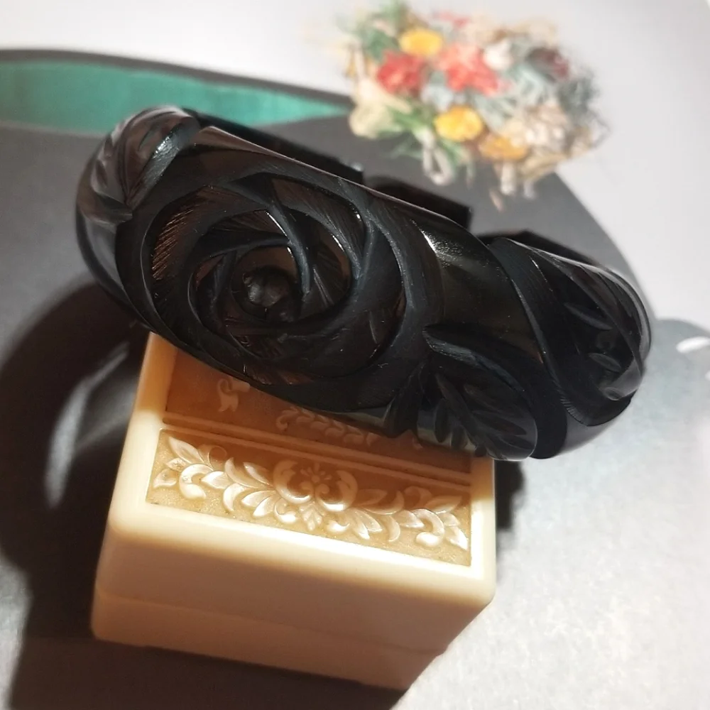 Genuine BAKELITE Deeply Carved Bangle Bracelet - Picture 6 of 8